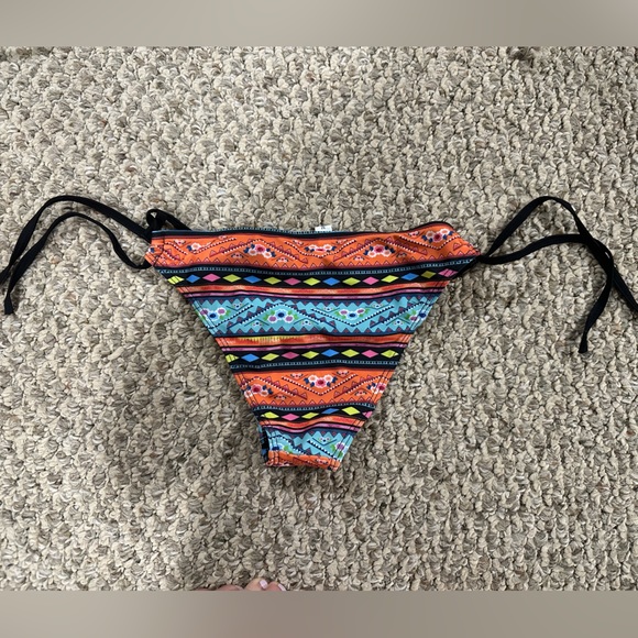 Bikini bottom never worn - Picture 2 of 2